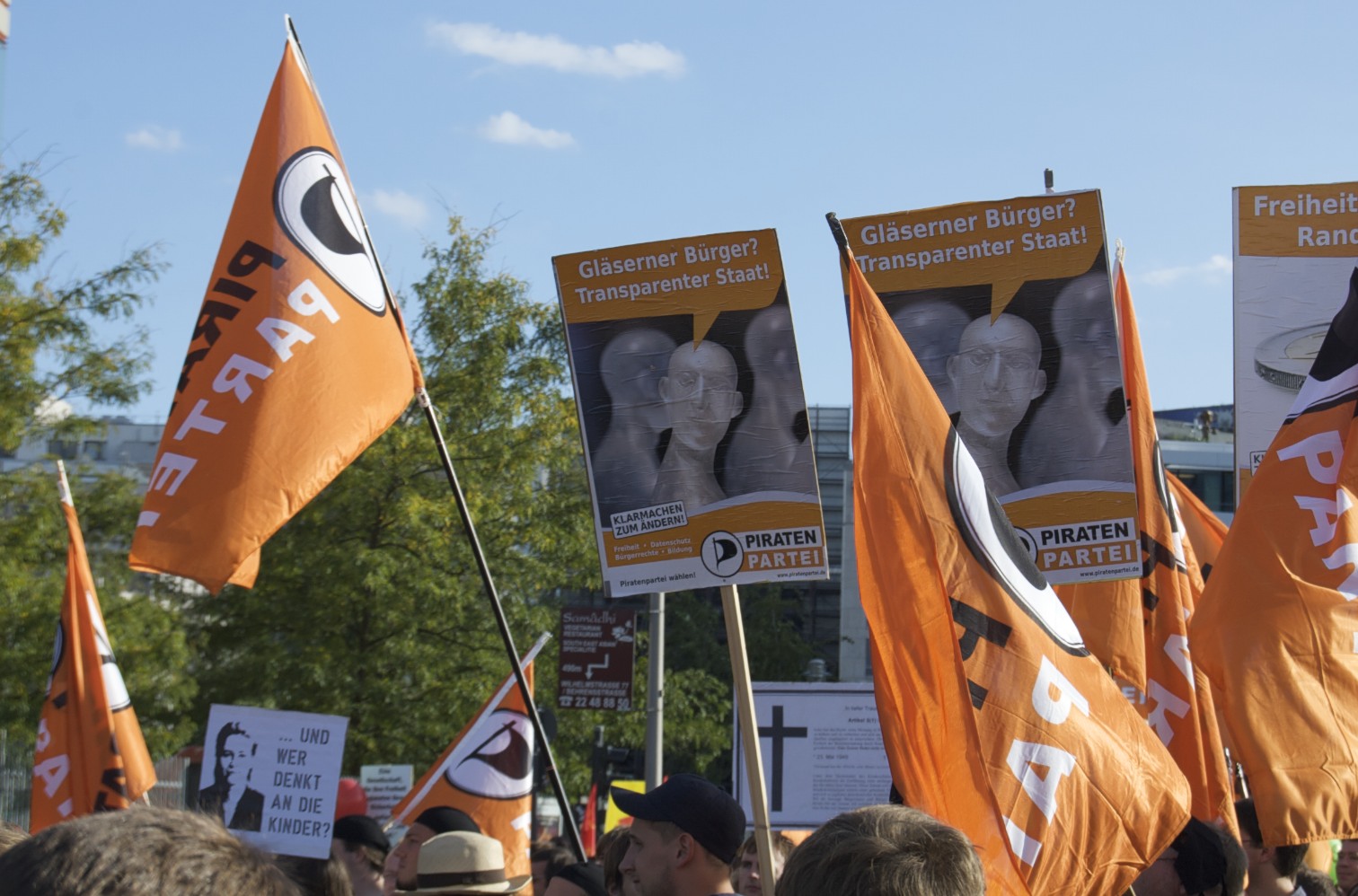 Orange dominierte die Demo